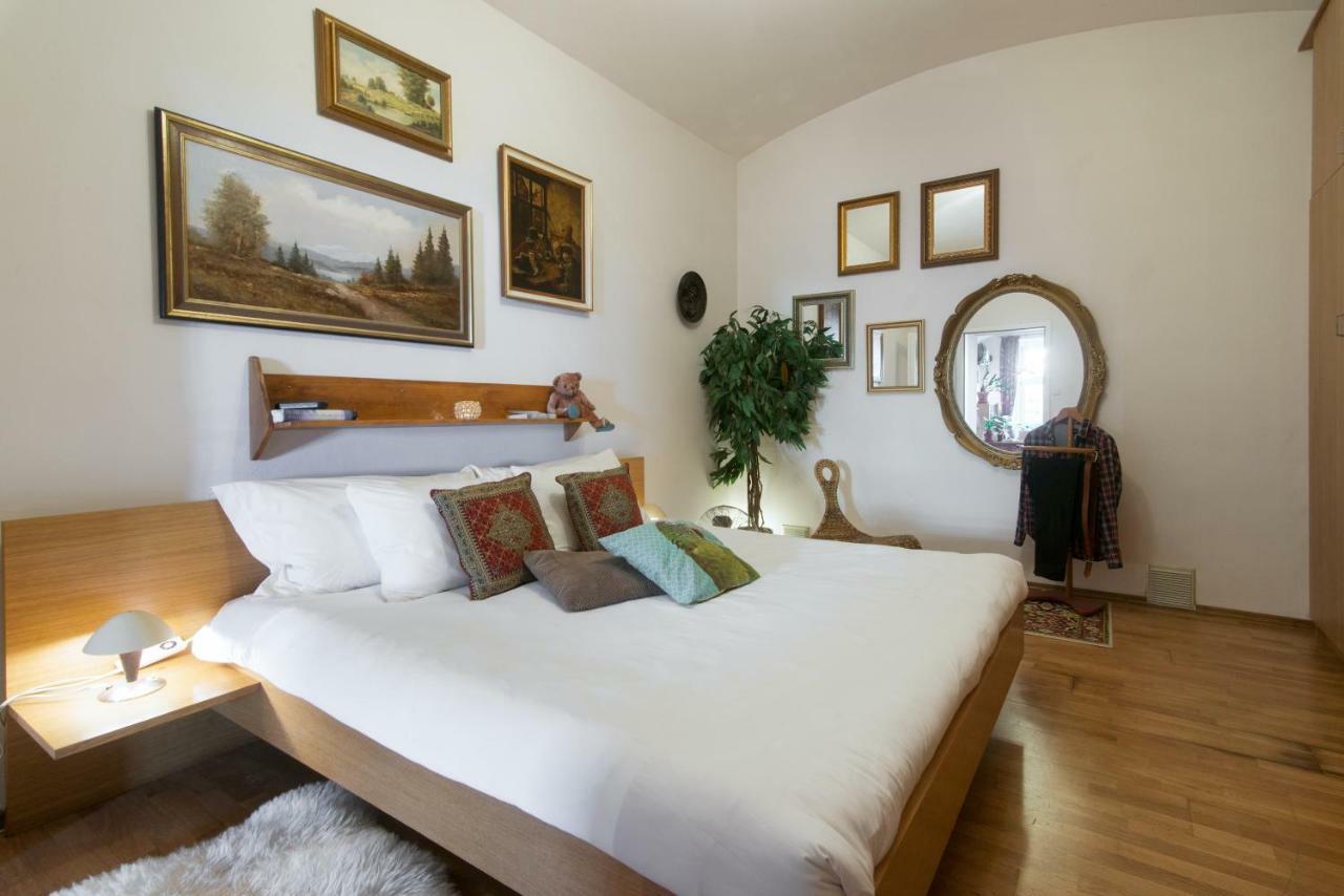 Victoria Design Stays - Apartment Rehorova Praag Buitenkant foto
